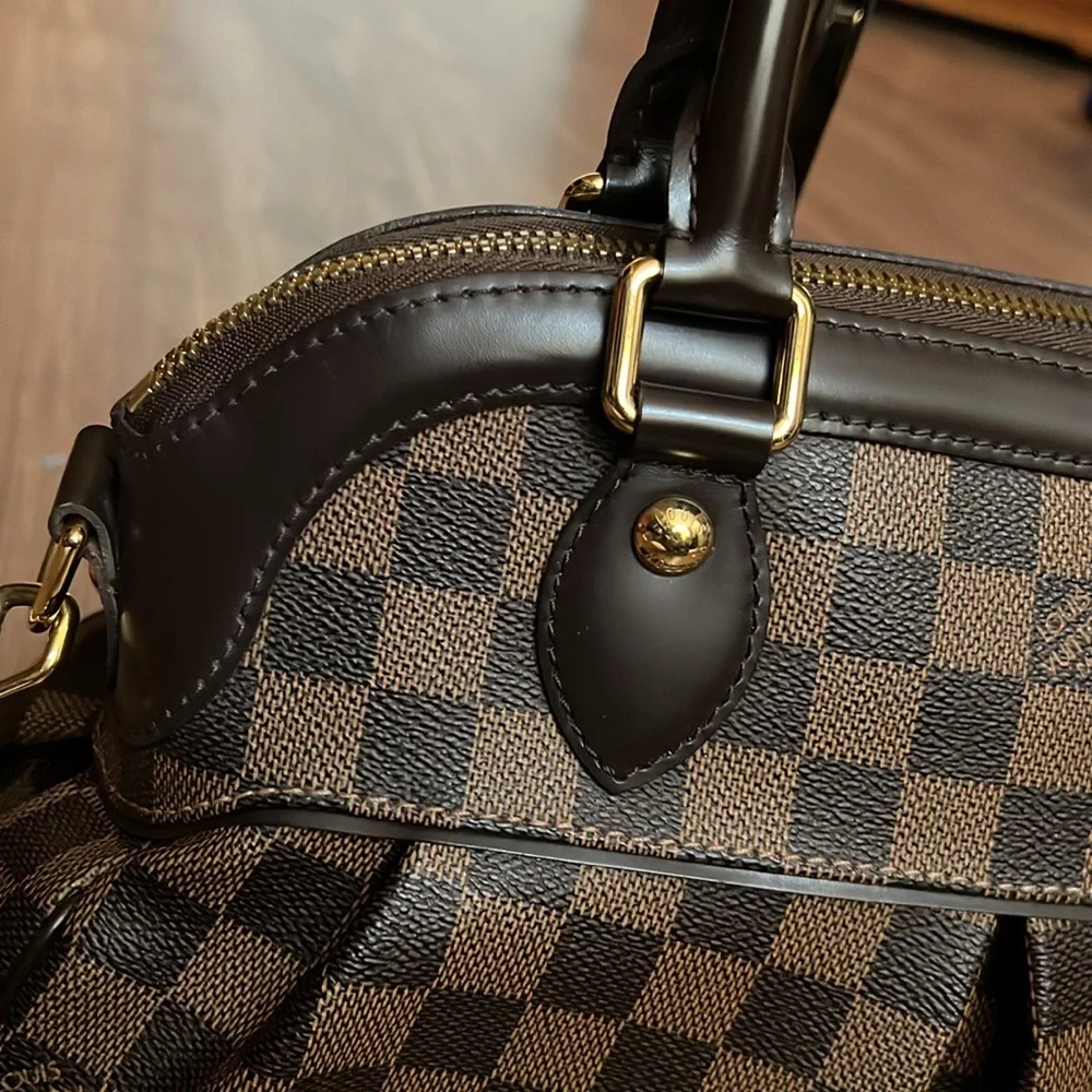 A101- 💯% authentic Louis Vuitton Trevi PM Damier bag